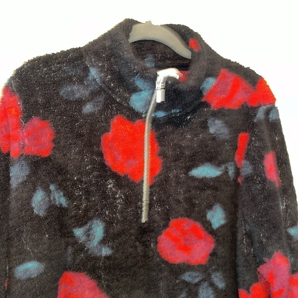 Lane Bryant LIVI 1/4 zip black cozy fleece red rose floral romantic size 18/20 - Picture 3 of 10